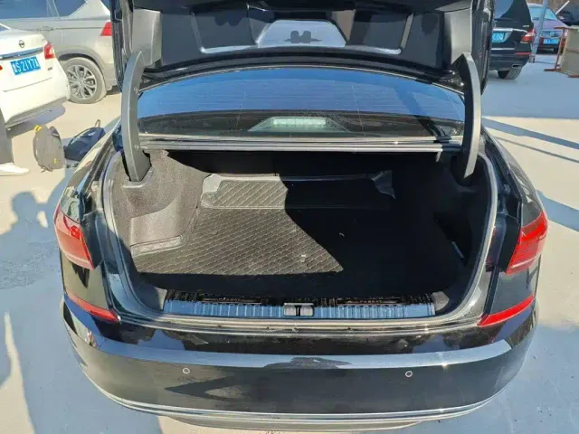 Volkswagen Passat — Фото автомобиля 5