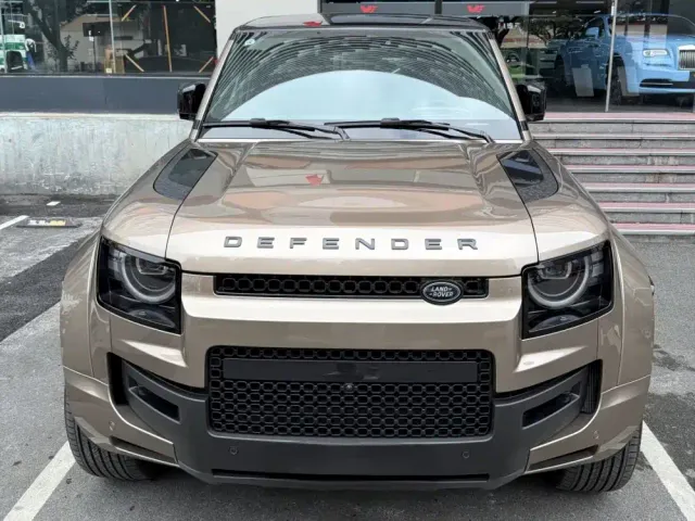 Land Rover Defender — Фото автомобиля 2