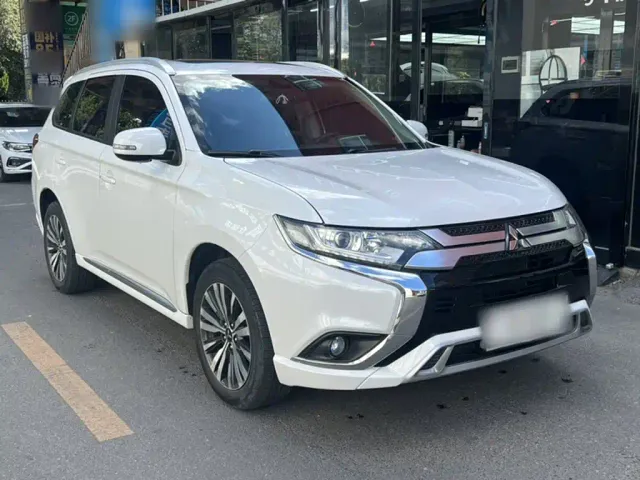 Mitsubishi Outlander — Фото автомобиля 3