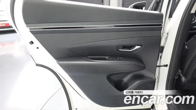 Hyundai Tucson Tucson (NX4) Дизель 2.0 2WD — Фото автомобиля 25