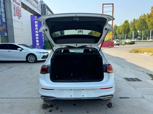 Volkswagen Golf — Фото автомобиля 11