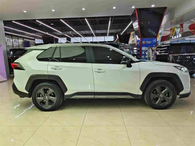 Toyota RAV4 — Фото автомобиля 13
