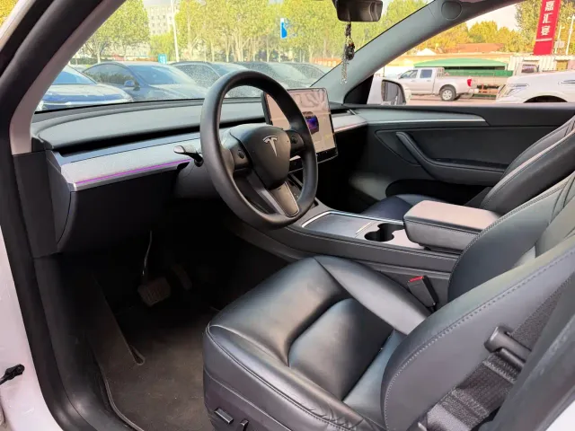 Tesla Model Y — Фото автомобиля 7