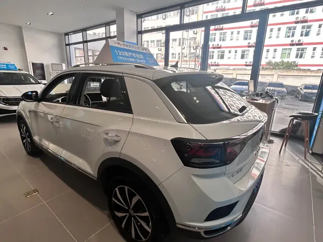 Volkswagen T-Roc — Фото автомобиля 8