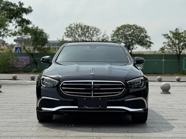 Mercedes-Benz E-Class — Фото автомобиля 2