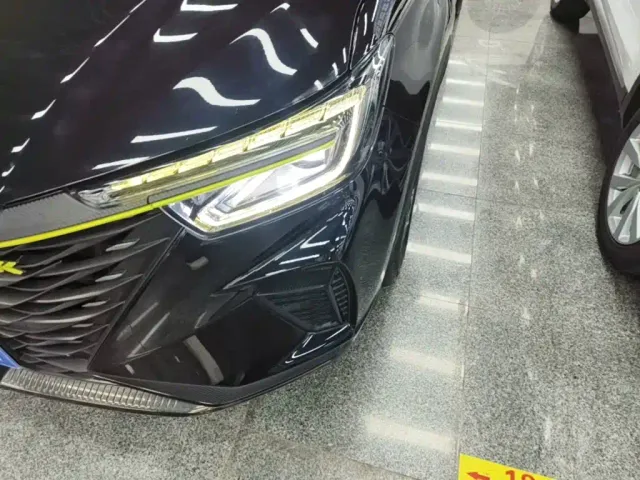 Roewe RX5 — Фото автомобиля 23