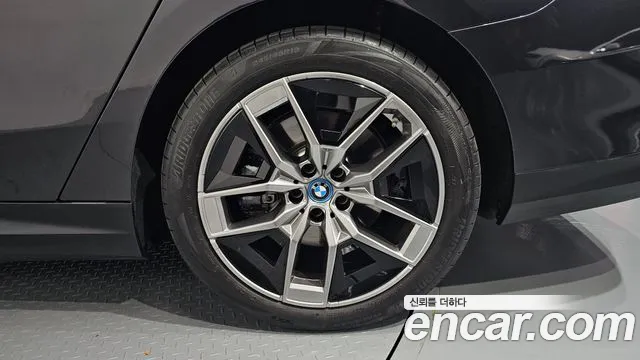BMW i5 G60 — Фото автомобиля 6