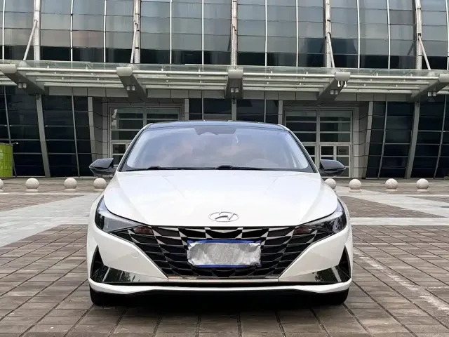 Hyundai Elantra 2022 1.5L CVT LUX Premium Edition — Фото автомобиля 2