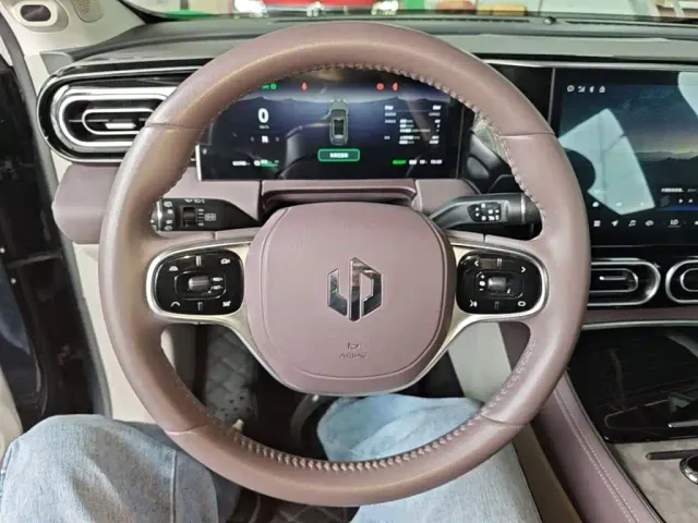 Leapmotor C11 — Фото автомобиля 10