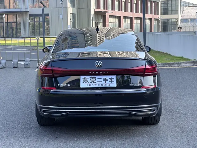 Volkswagen Passat — Фото автомобиля 11