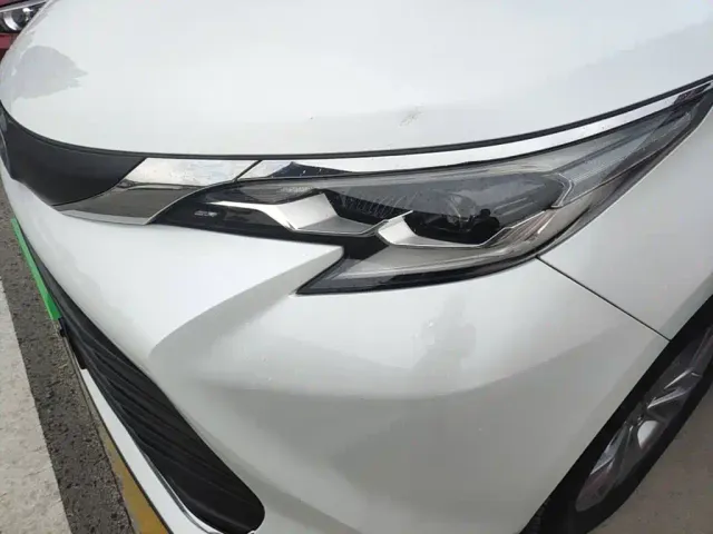Toyota Sienna — Фото автомобиля 23