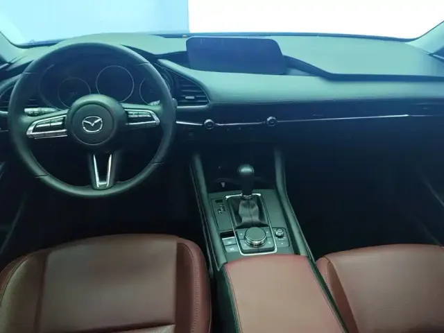 Mazda Axela — Фото автомобиля 12