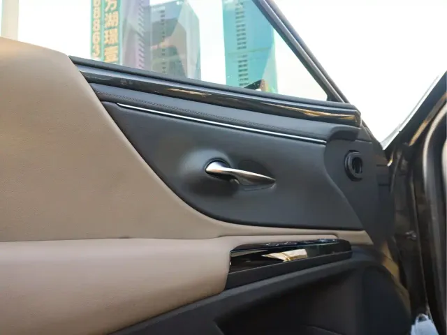Lexus ES — Фото автомобиля 11