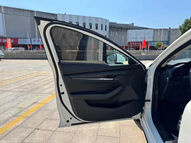 Mazda Axela — Фото автомобиля 10