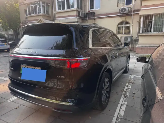 Aito M8 — Фото автомобиля 12