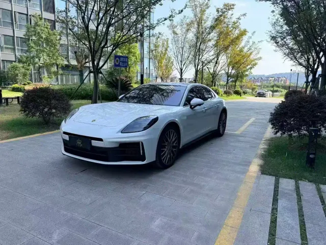 Фотография автомобиля — Porsche Panamera