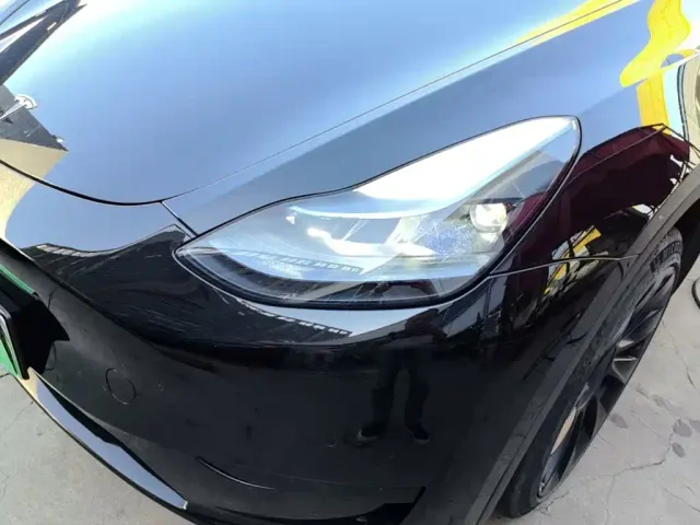 Tesla Model Y — Фото автомобиля 23