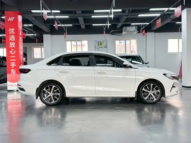 Geely Emgrand — Фото автомобиля 6
