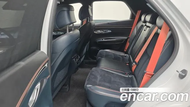 Genesis GV70 — Фото автомобиля 16