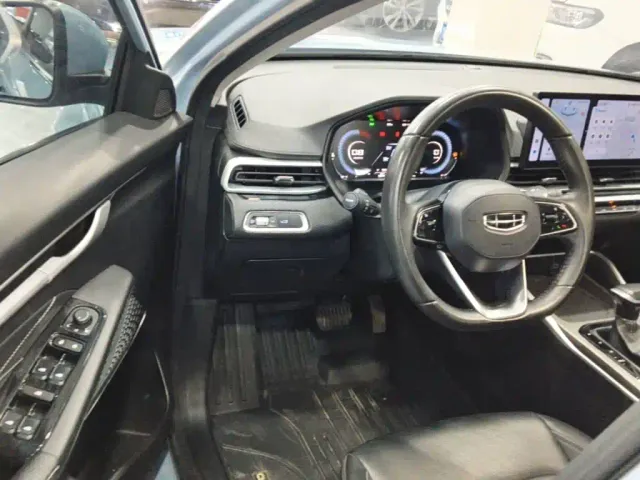 Geely Emgrand — Фото автомобиля 15