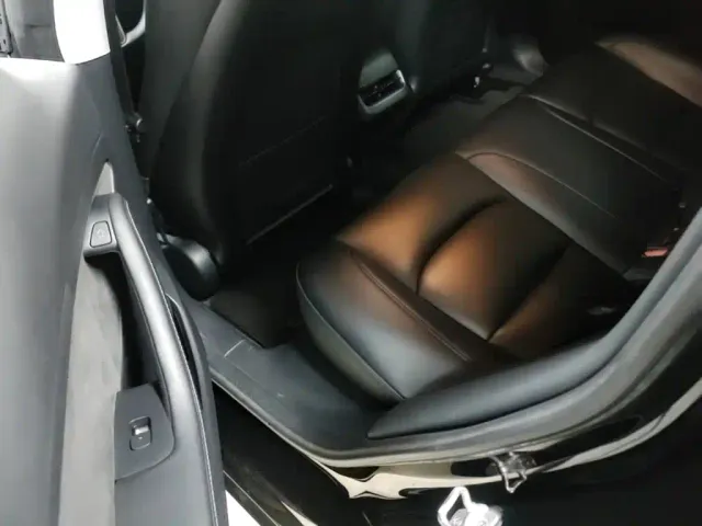 Tesla Model 3 — Фото автомобиля 16