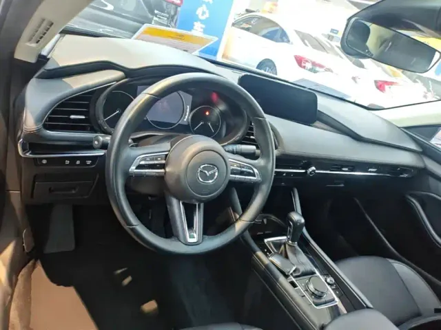 Mazda Axela — Фото автомобиля 9