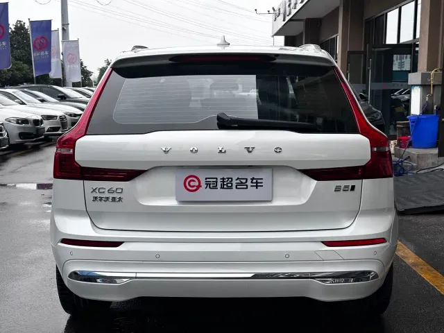 Volvo XC60 — Фото автомобиля 4