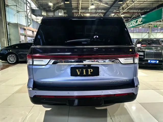 Lincoln Navigator One — Фото автомобиля 25