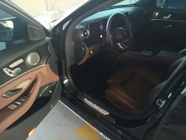 Mercedes-Benz E-Class — Фото автомобиля 15