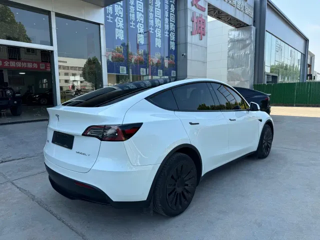 Tesla Model Y — Фото автомобиля 14