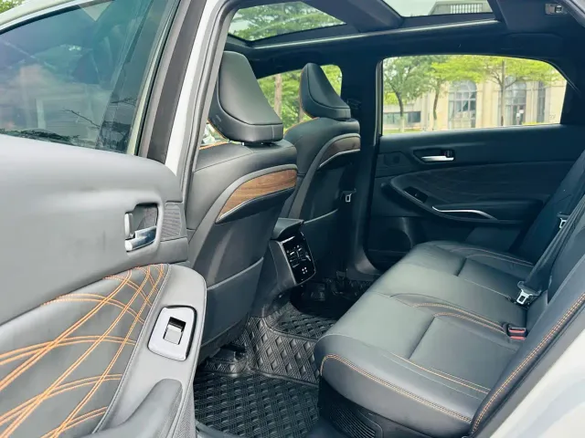 Toyota Avalon 2024 Hybrid 2.0L Luxury Edition — Фото автомобиля 13