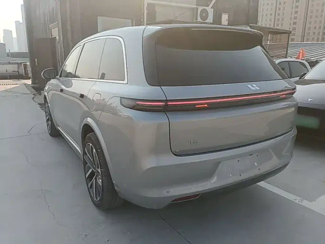 Li Auto L8 — Фото автомобиля 4