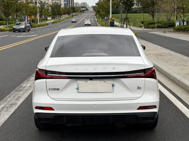 Roewe i5 — Фото автомобиля 5