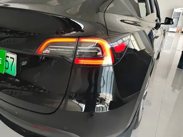 Tesla Model Y — Фото автомобиля 7