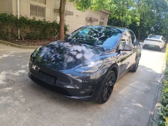 Фотография автомобиля — Tesla Model Y