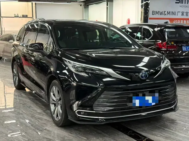 Toyota Sienna — Фото автомобиля 3