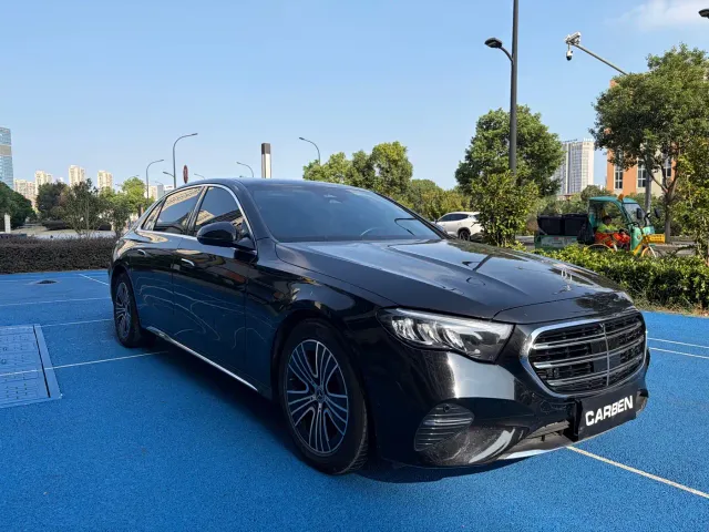Mercedes-Benz E-Class — Фото автомобиля 3