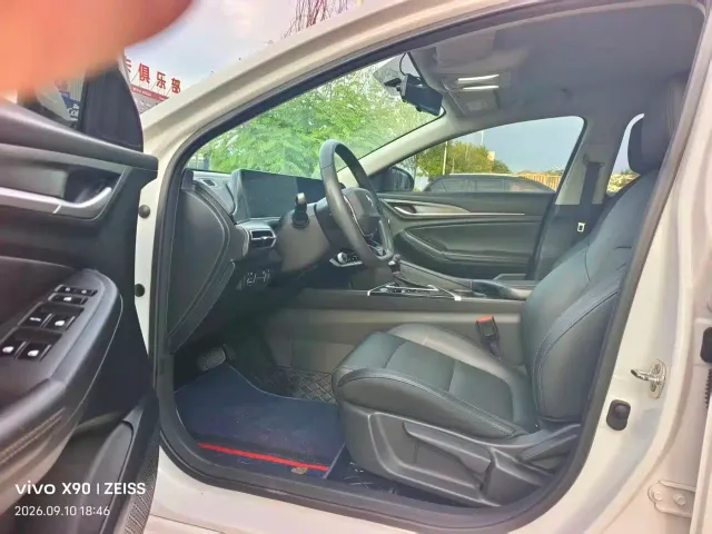 Changan Eado — Фото автомобиля 9