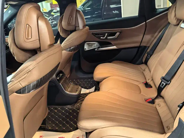 Mercedes-Benz E-Class — Фото автомобиля 7