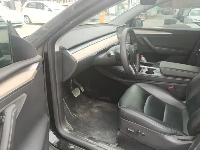 Tesla Model Y — Фото автомобиля 15