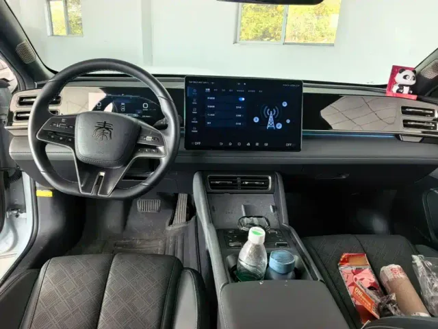 BYD Qin L — Фото автомобиля 9