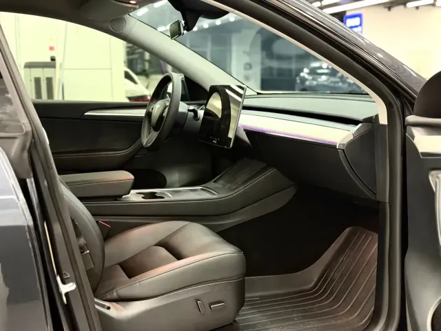 Tesla Model Y — Фото автомобиля 9