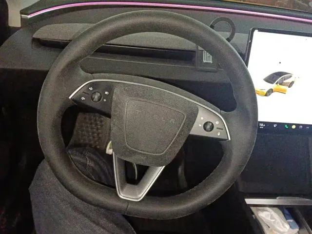 Tesla Model 3 — Фото автомобиля 15