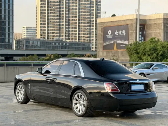 Rolls-Royce Ghost — Фото автомобиля 9