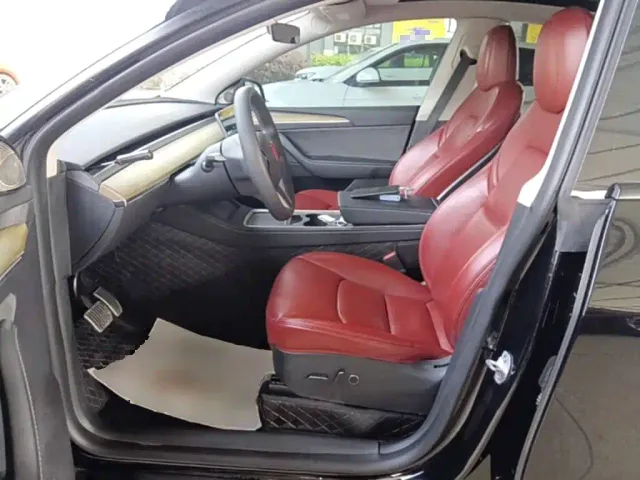 Tesla Model Y — Фото автомобиля 14