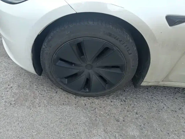 Tesla Model 3 — Фото автомобиля 22