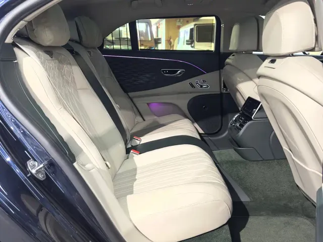 Bentley Flying Spur — Фото автомобиля 17