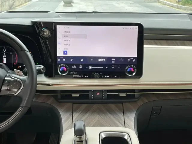 Lexus LM — Фото автомобиля 22