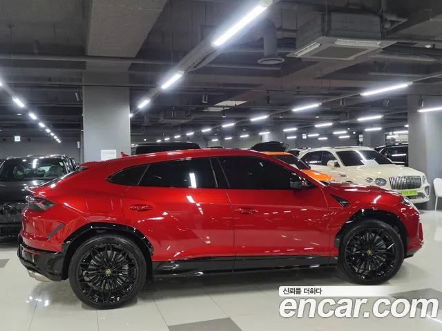Lamborghini Urus — Фото автомобиля 2