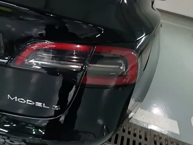Tesla Model 3 — Фото автомобиля 7